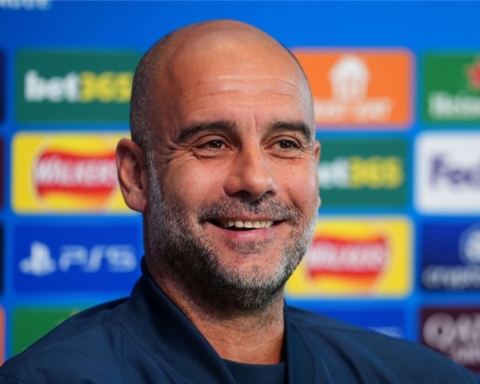 غوارديولا وسلوت: جدل الكرات الثابتة في الدوري الإنجليزي