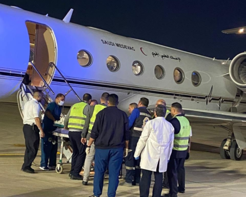إخلاء طبي لمواطنين سعوديين من القاهرة إلى المملكة بحالة حرجة