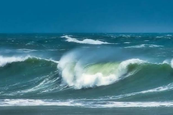 حالة الطقس اليوم: أمطار رعدية وغبار يضرب عدة مناطق بالمملكة