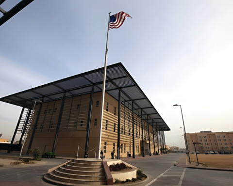 الخارجية الأمريكية تأمر بمغادرة موظفيها من باكستان لدواعي أمنية