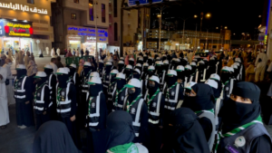 الكشافة السعودية: تفانٍ وإخلاص في خدمة ضيوف الرحمن