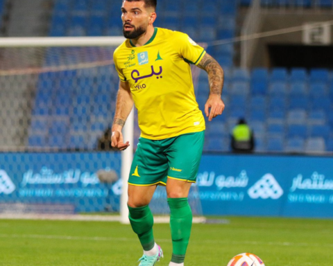 عودة بيدرو ريبوشو للخليج.. تفاصيل الرحلة البرية قبل لقاء الحزم