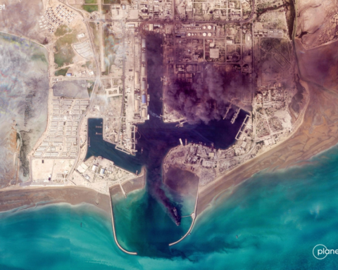 هجوم مضيق هرمز: استهداف سفينة حاويات وتصاعد التوتر