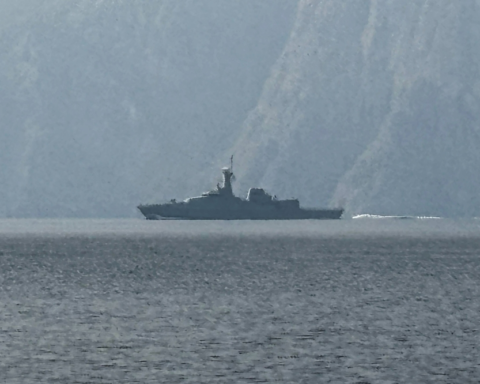 غرق فرقاطة إيرانية قبالة سريلانكا: تفاصيل الحادث والمفقودين