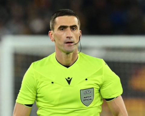 تعرف على حكم مباراة الأهلي والاتحاد في الجولة 25 من دوري روشن