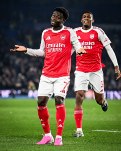 فوز أرسنال على برايتون 1-0: ساكا يقود الجانرز للصدارة