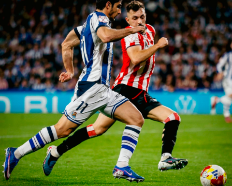 ريال سوسييداد يواجه أتلتيكو مدريد في نهائي كأس ملك إسبانيا