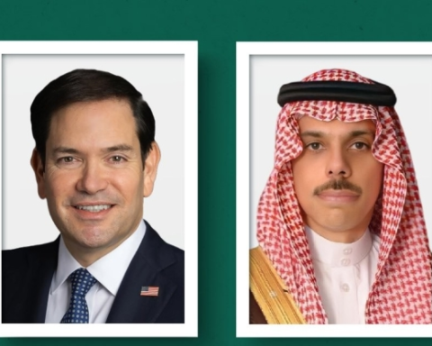 وزير الخارجية يبحث الاعتداءات الإيرانية مع نظيره الأمريكي