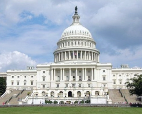 الشيوخ يرفض تقييد صلاحيات ترامب العسكرية بضرب إيران