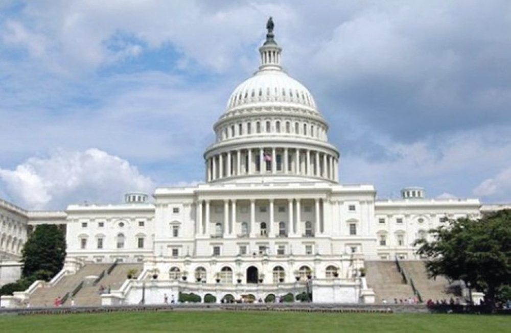 الشيوخ يرفض تقييد صلاحيات ترامب العسكرية بضرب إيران