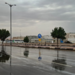 طقس السعودية: أمطار متفاوتة الغزارة ورياح نشطة حتى الثلاثاء