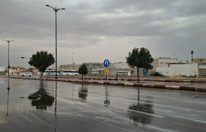 طقس السعودية: أمطار متفاوتة الغزارة ورياح نشطة حتى الثلاثاء