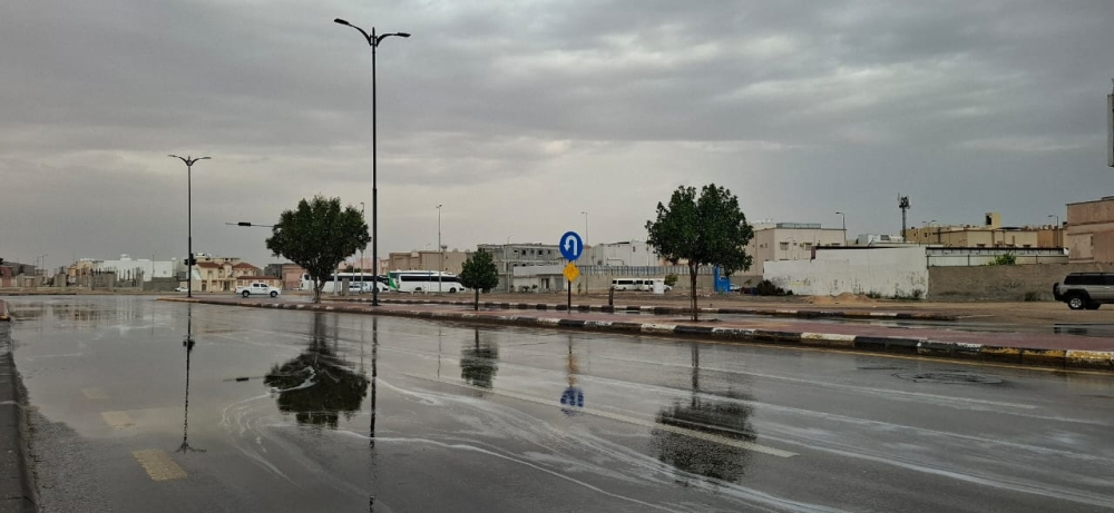 طقس السعودية: أمطار متفاوتة الغزارة ورياح نشطة حتى الثلاثاء