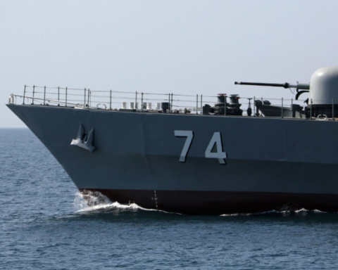 سفينة حربية إيرانية تتجه لسريلانكا بعد إغراق فرقاطة وتصعيد أمريكي