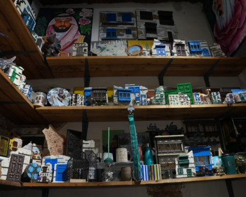 رواق الحرفيين بجدة التاريخية يحيي التراث المعماري في رمضان