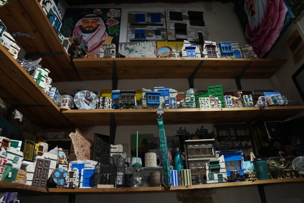 رواق الحرفيين بجدة التاريخية يحيي التراث المعماري في رمضان