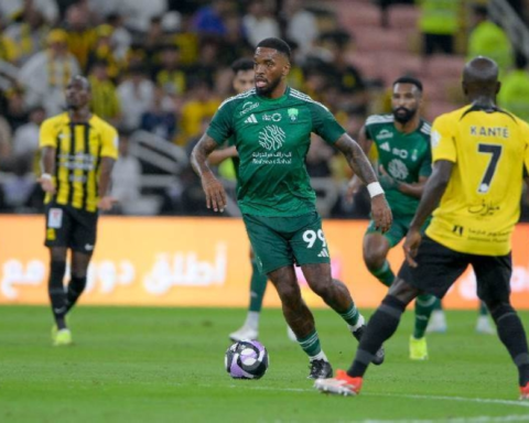 ديربي جدة: صراع النجوم بين الأهلي والاتحاد في دوري روشن