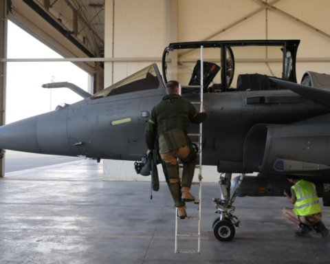 فرنسا تستضيف طائرات أمريكية في قواعدها بالشرق الأوسط