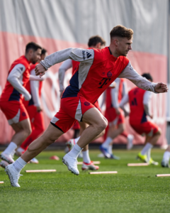 بايرن ميونيخ يواجه مونشنغلادباخ: غياب كين واقتراب حسم الدوري