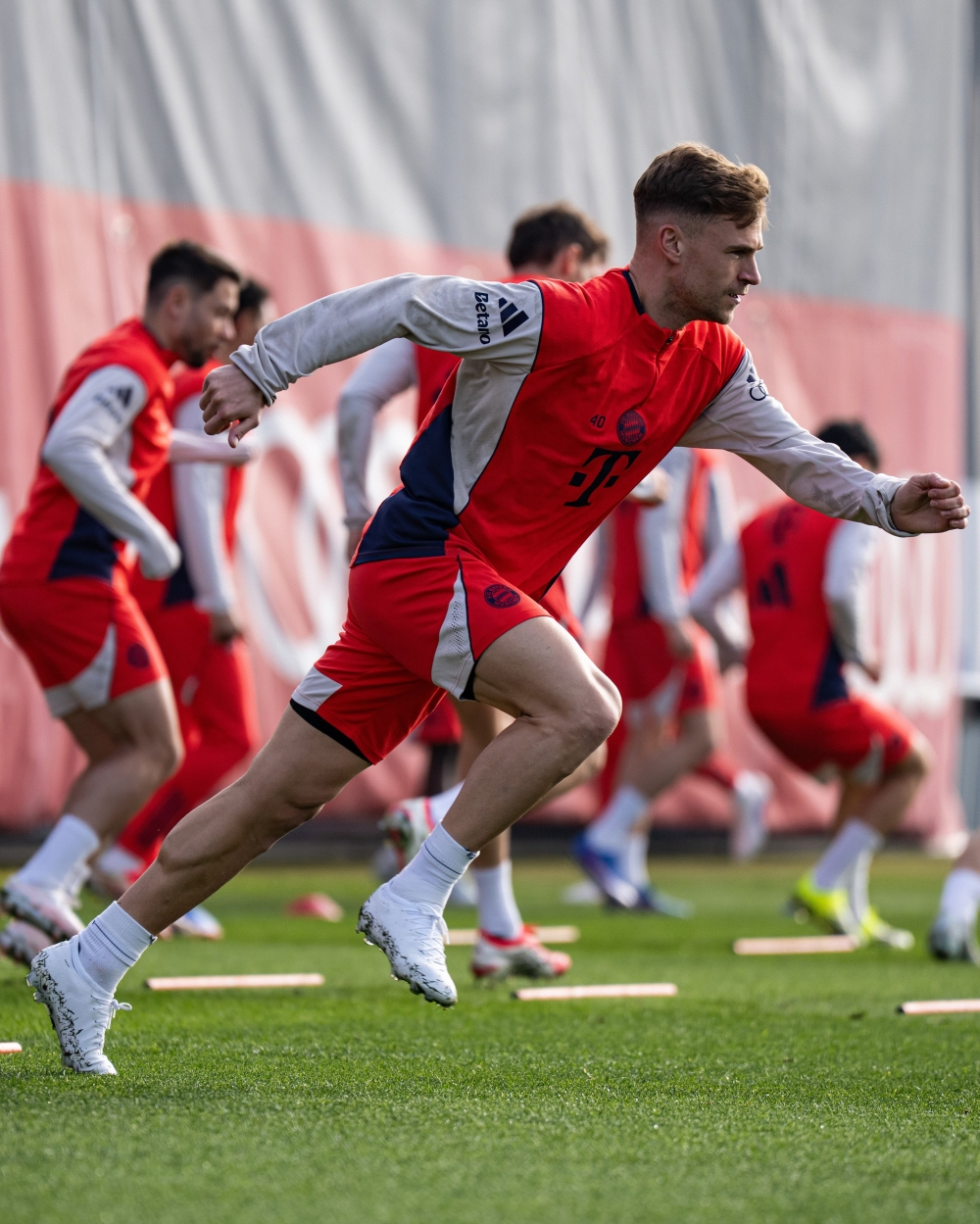 بايرن ميونيخ يواجه مونشنغلادباخ: غياب كين واقتراب حسم الدوري