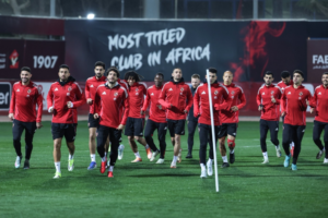 الاتحاد الأفريقي يعاقب الأهلي: غرامات وحرمان جماهيري قبل لقاء الترجي