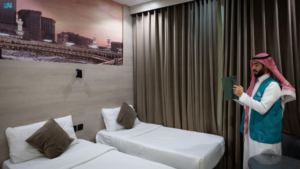 ضبط 890 مخالفة في مرافق الضيافة بمكة والمدينة المنورة