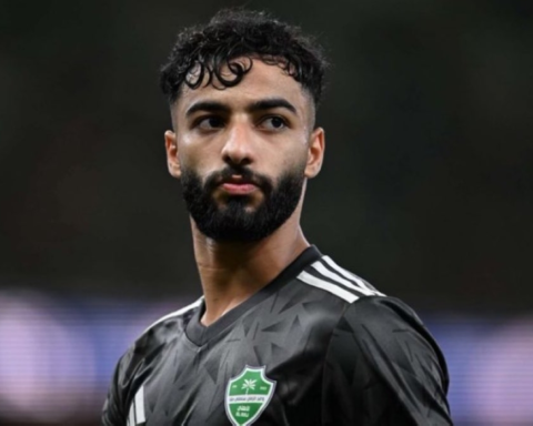 صالح أبو الشامات يختار الأفضل بين الهلال والنصر في روشن