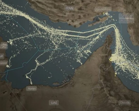 إيران توضح موقفها من إغلاق مضيق هرمز وتصريحات ترامب