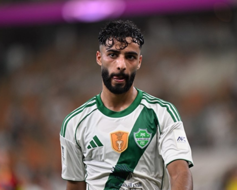 صالح أبو الشامات يتمنى انضمام سالم الدوسري للأهلي السعودي