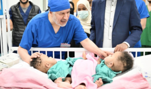 نجاح عملية فصل التوأم الصومالي رملا ورحمة في السعودية