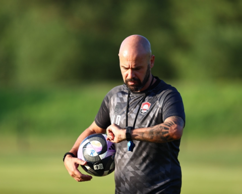 مدرب الرياض يعتذر للجماهير ويكشف أسباب ثلاثية ضمك