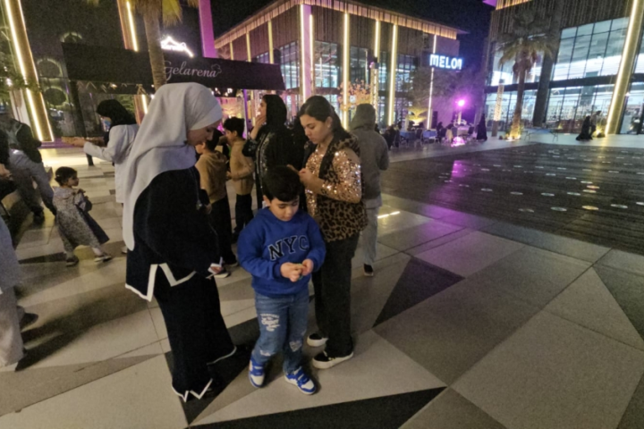 مخاطر نوافذ المركبات على الأطفال: تحذيرات ونصائح وقائية