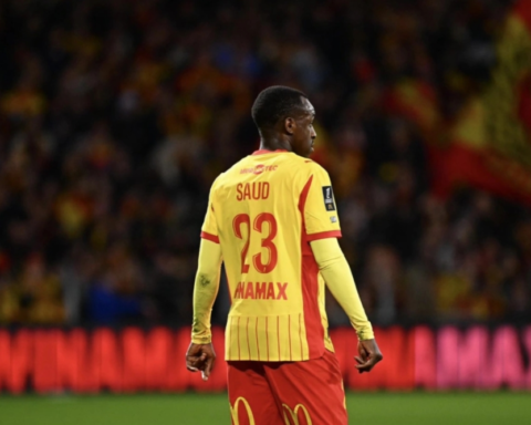 سعود عبدالحميد يقود لانس لنصف نهائي كأس فرنسا بأداء مبهر