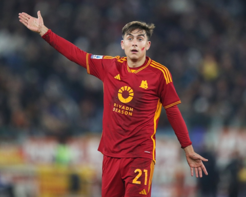 تفاصيل إصابة باولو ديبالا ومدة غيابه عن مباريات روما الحاسمة