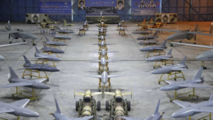 الجيش الإيراني يهدد بأسلحة متطورة ويستهدف حاملة طائرات