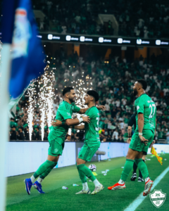 الأهلي يحسم ديربي جدة بثلاثية ويتصدر دوري روشن مؤقتاً