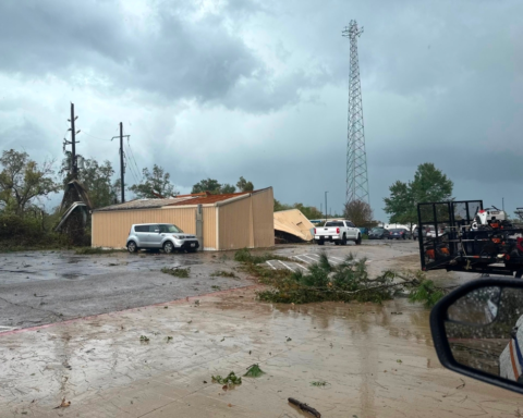 إعصار ميشيغان: مصرع 3 أشخاص وتفاصيل الدمار في الولاية