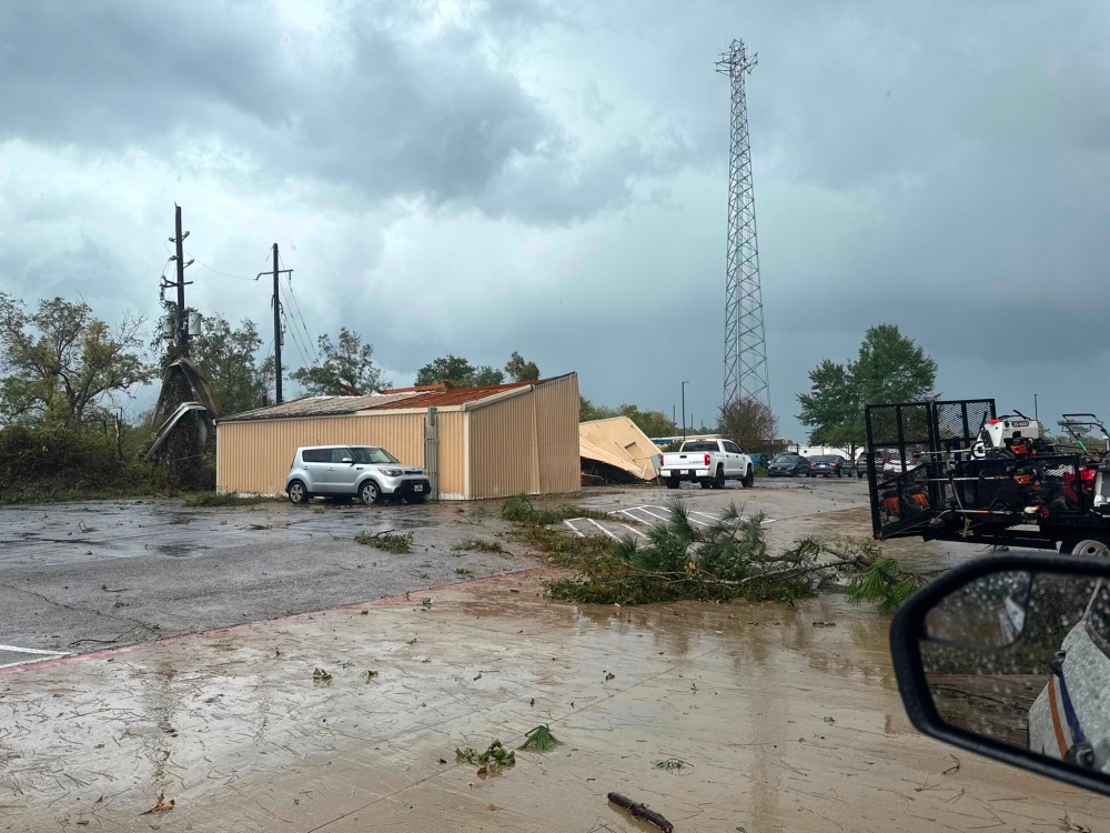 إعصار ميشيغان: مصرع 3 أشخاص وتفاصيل الدمار في الولاية