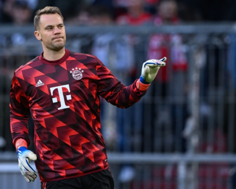 تفاصيل إصابة مانويل نوير ومدة غيابه عن بايرن ميونيخ وأبطال أوروبا