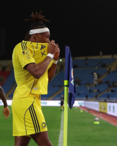 أحداث مباراة النصر ونيوم: تدخل العمري واحتجاج سيماكان