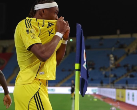 أحداث مباراة النصر ونيوم: تدخل العمري واحتجاج سيماكان