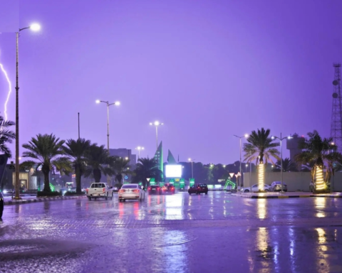 طقس الأحد في السعودية: أمطار رعدية على 9 مناطق وتحذيرات من السيول