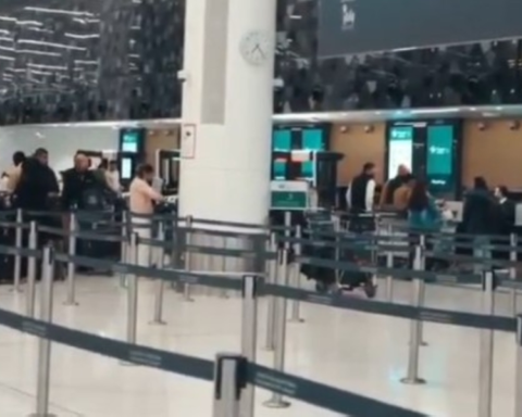 مطار الملك خالد يوجه تنبيهاً للمسافرين بشأن مستجدات الرحلات