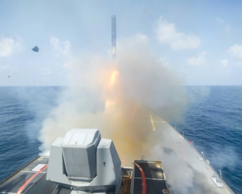 Three Indonesian sailors missing in the Strait of Hormuz: details of the explosion and search