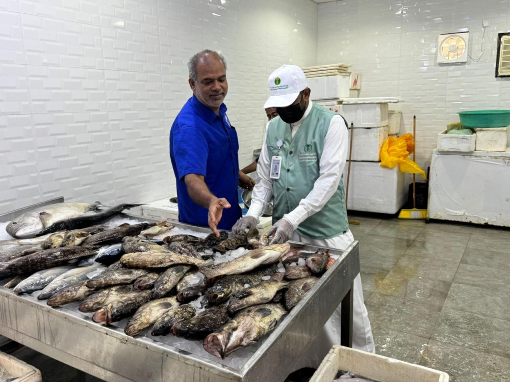 6 آلاف جولة رقابية في أسواق مكة تضبط ألف مخالفة قبل رمضان