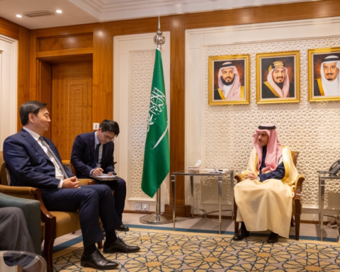 وزير الخارجية يلتقي المبعوث الصيني لبحث استقرار المنطقة