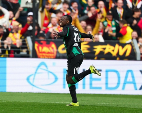 Saoud Abdulhamid scores his first goal for Lens in the French league