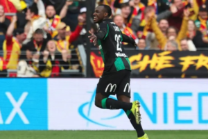 ماذا قدم سعود عبدالحميد مع لانس؟ أرقام وهدف تاريخي ضد ميتز