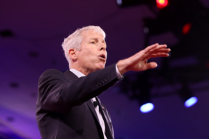 وزير الطاقة الأمريكي: أسعار النفط العالمية آمنة ولا استهداف لإيران