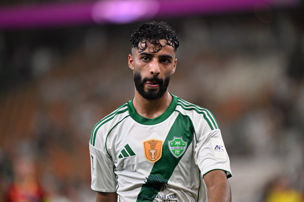 صالح أبو الشامات يرفض الراحة بعد فوز الأهلي بالديربي